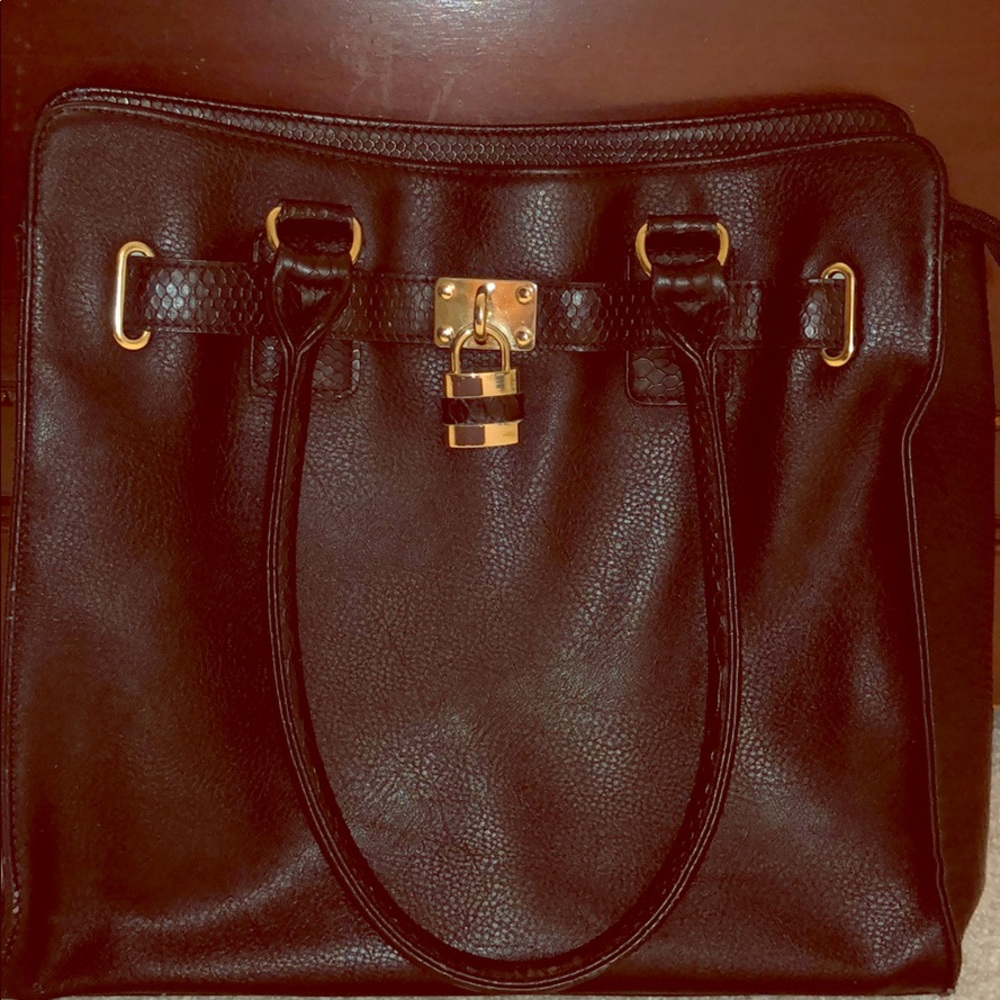 CALL IT SPRING BLACK LEATHER PURSE. In decent condition. Good size purse.